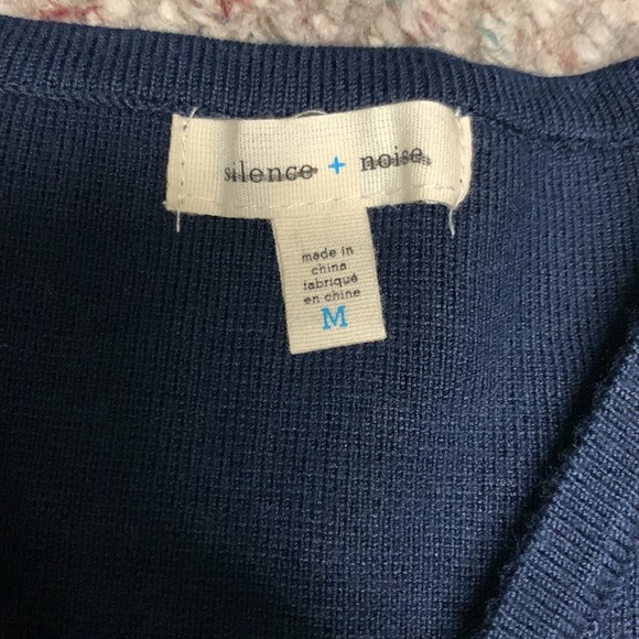 New lace front crop top - Picture 3 of 7